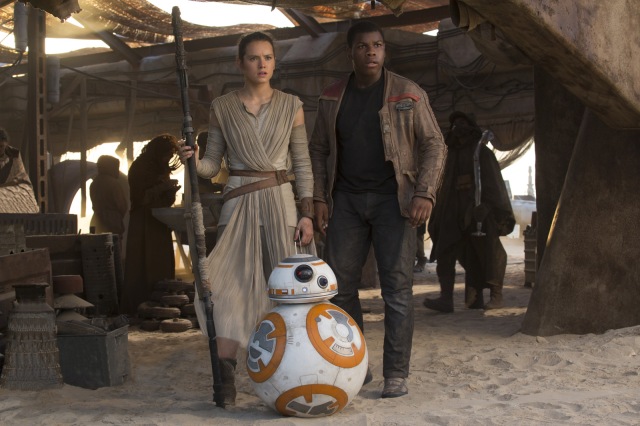 Star Wars: The Force Awakens L to R: Rey (Daisy Ridley) and Finn (John Boyega) Ph: David James © 2015 Lucasfilm Ltd. & TM. All Right Reserved.